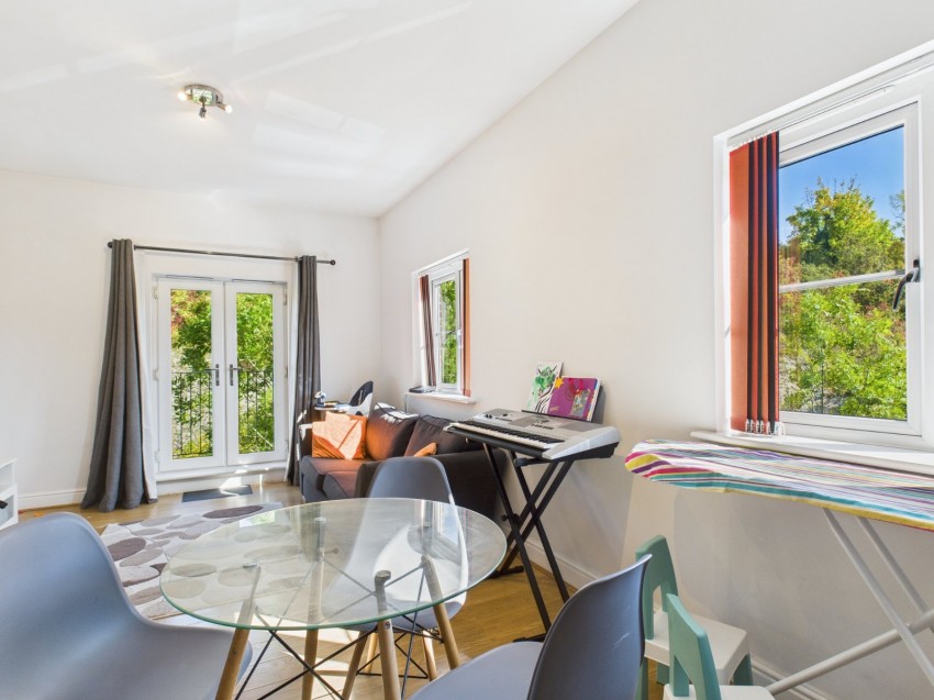 Images for Freer Crescent, High Wycombe, Buckinghamshire EAID:2640919782 BID:FHL