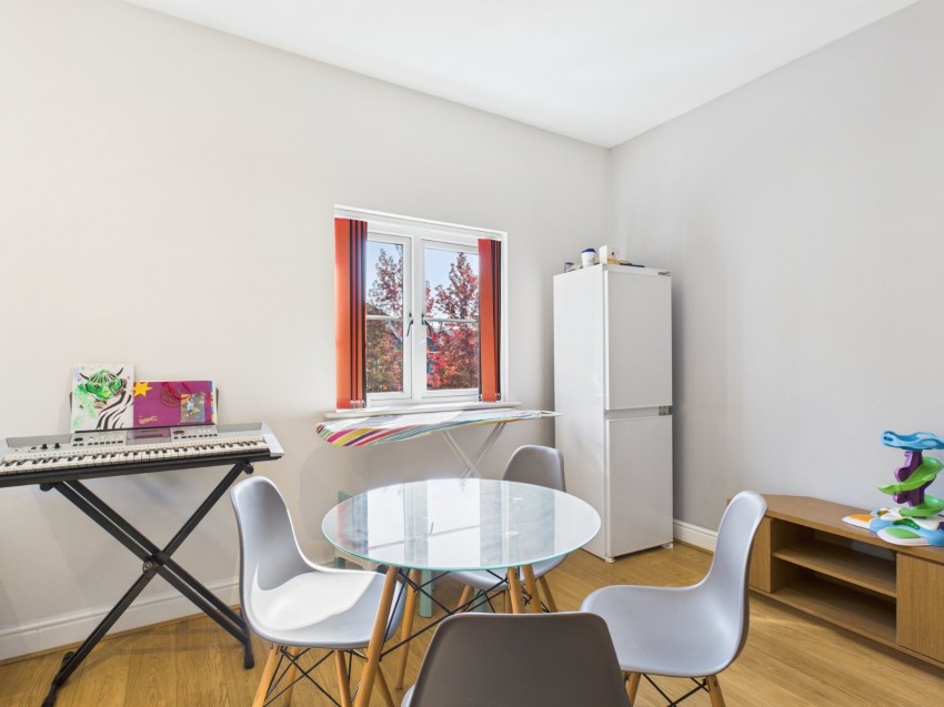 Images for Freer Crescent, High Wycombe, Buckinghamshire EAID:2640919782 BID:FHL