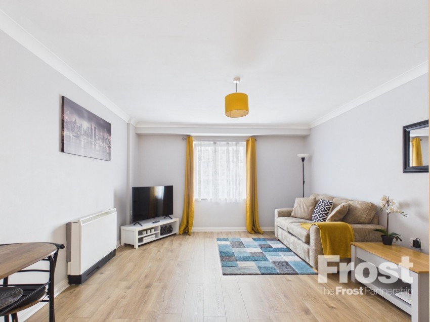 Images for Bedfont Lane, Feltham EAID:2640919782 BID:FLL