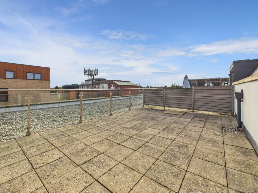 Images for Oak End Way, 46 Oak End Way, Gerrards Cross, Buckinghamshire EAID:2640919782 BID:GCL