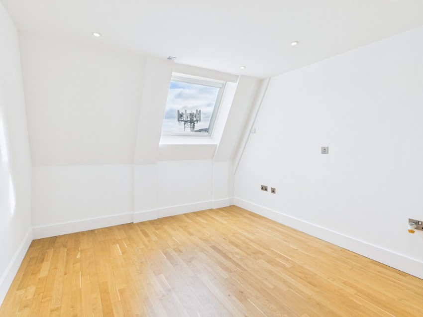 Images for Oak End Way, 46 Oak End Way, Gerrards Cross, Buckinghamshire EAID:2640919782 BID:GCL