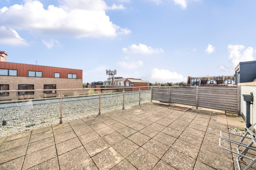 Images for Oak End Way, 46 Oak End Way, Gerrards Cross, Buckinghamshire EAID:2640919782 BID:GCL