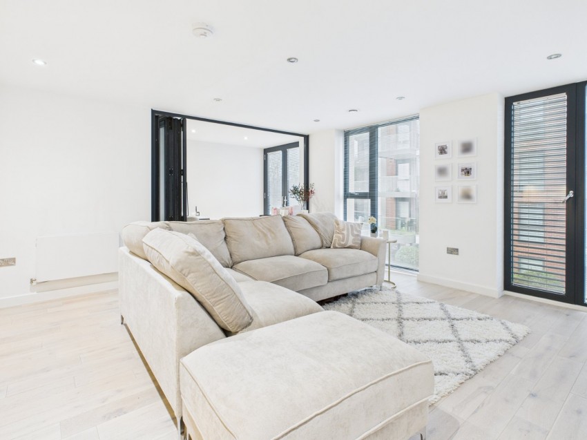 Images for Station Road, Gerrards Cross, Buckinghamshire EAID:2640919782 BID:GCL