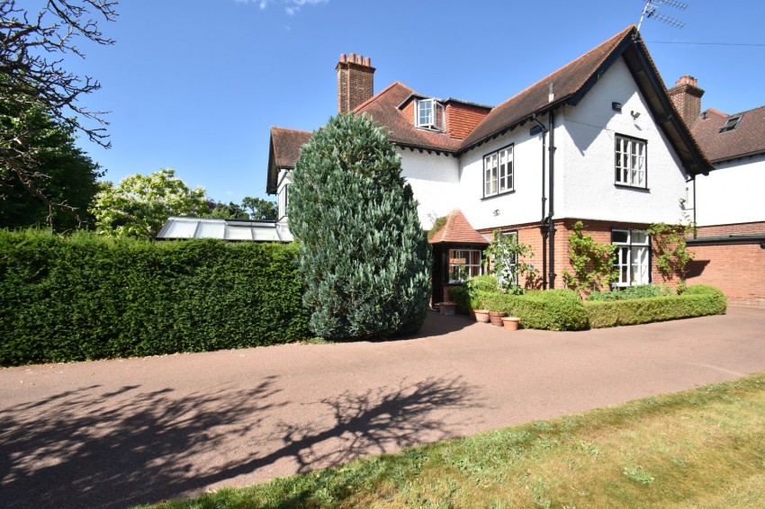 Images for Chalfont St. Peter, Gerrards Cross, Buckinghamshire EAID:2640919782 BID:GCR