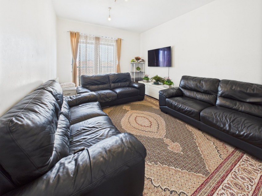 Images for Meadfield Road, Langley, Berkshire EAID:2640919782 BID:LAL