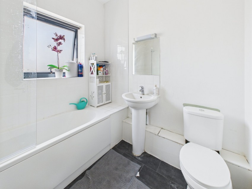 Images for Meadfield Road, Langley, Berkshire EAID:2640919782 BID:LAL