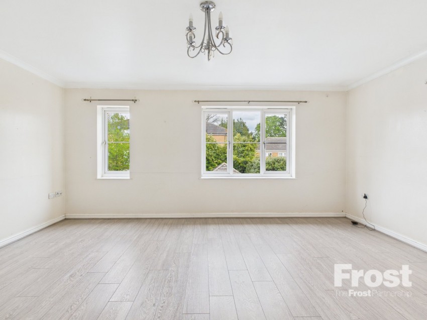 Images for Hurworth Avenue, Slough, Berkshire EAID:2640919782 BID:LAL