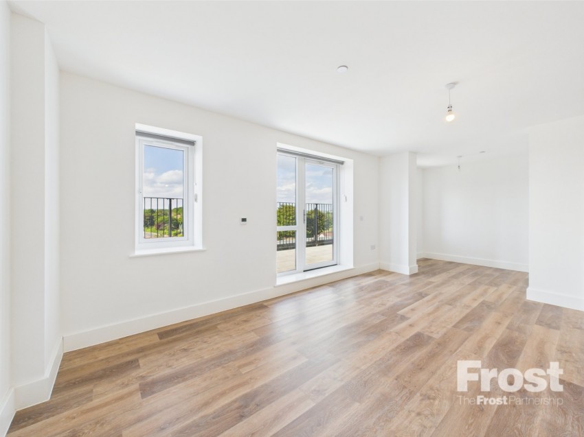 Images for Slough, Berkshire EAID:2640919782 BID:SLL