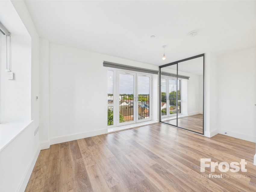 Images for Slough, Berkshire EAID:2640919782 BID:SLL
