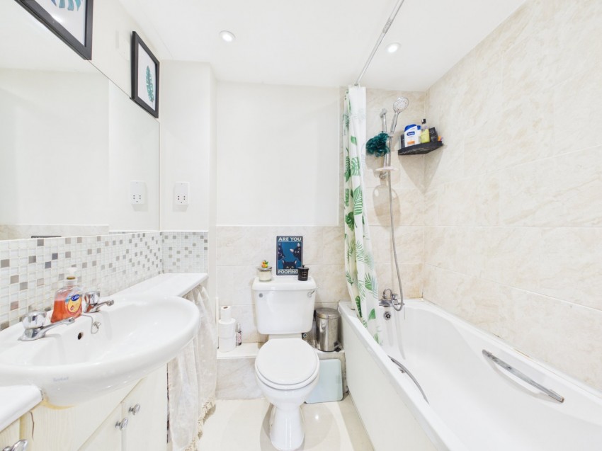 Images for High Street, Langley, Berkshire EAID:2640919782 BID:LAN