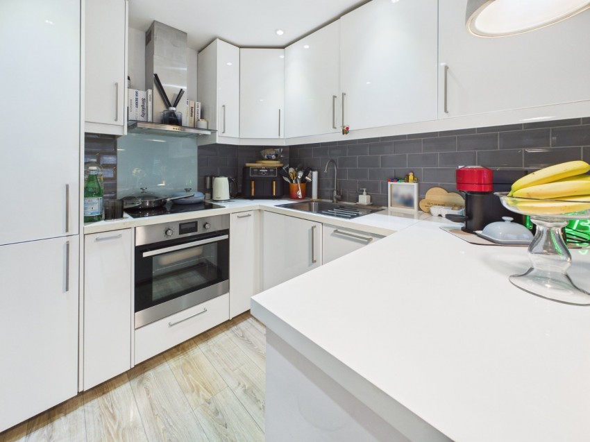 Images for Old Bath Road, Colnbrook, Berkshire EAID:2640919782 BID:LAN