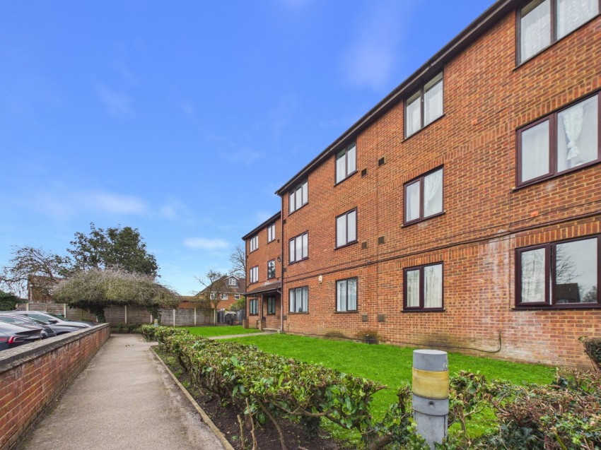 Images for Old Bath Road, Colnbrook, Berkshire EAID:2640919782 BID:LAN