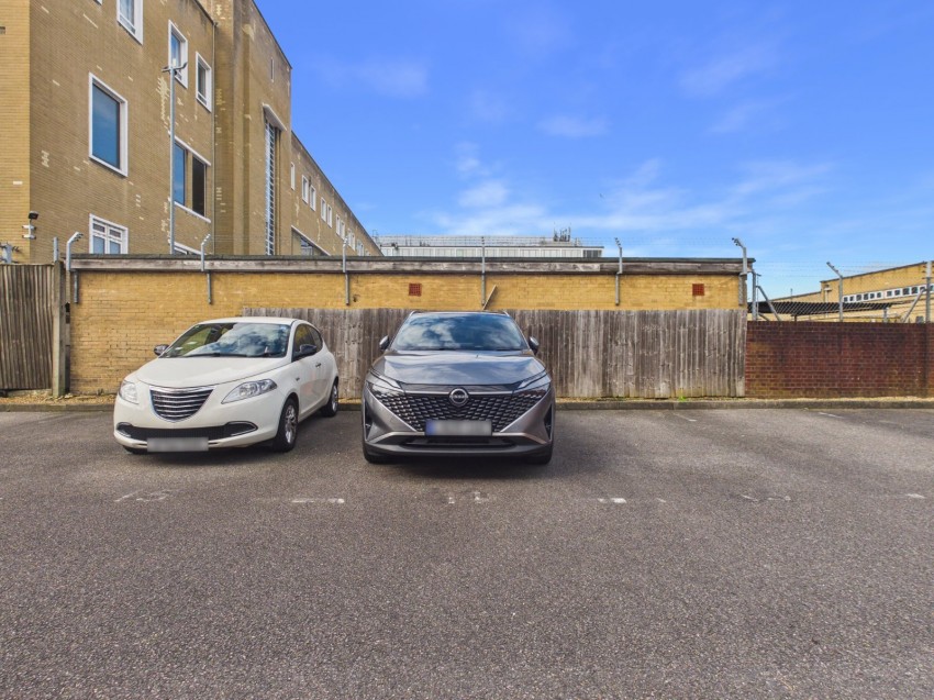 Images for Slough, Berkshire EAID:2640919782 BID:SLO