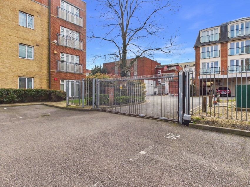 Images for Slough, Berkshire EAID:2640919782 BID:SLO