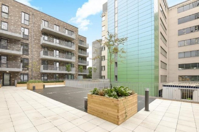 Images for Slough, Berkshire EAID:2640919782 BID:SLL