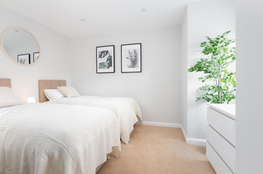 Images for Slough, Berkshire EAID:2640919782 BID:SLL