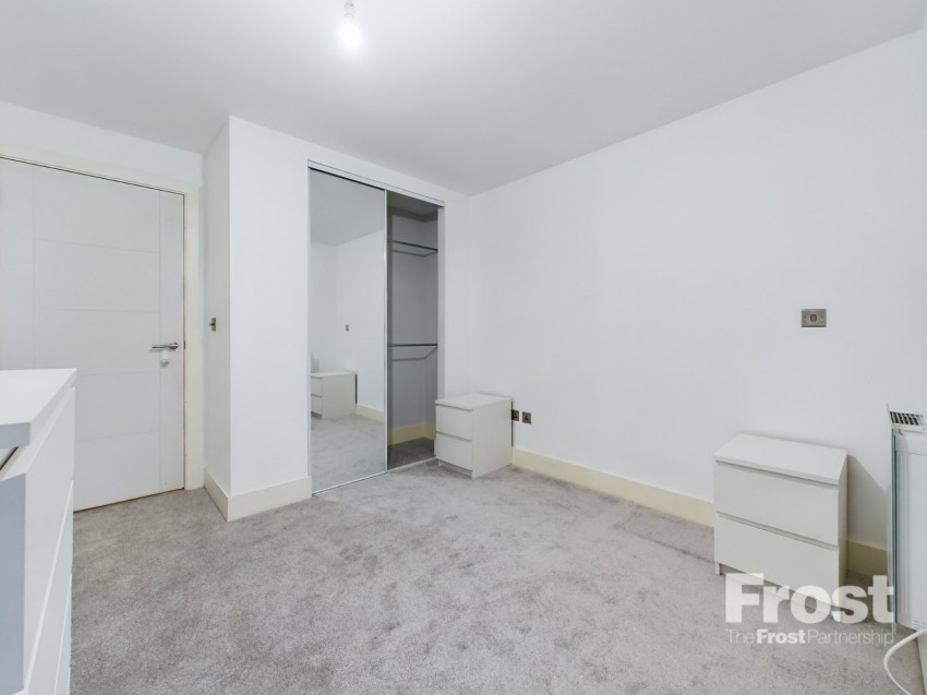 Images for Slough EAID:2640919782 BID:SLL