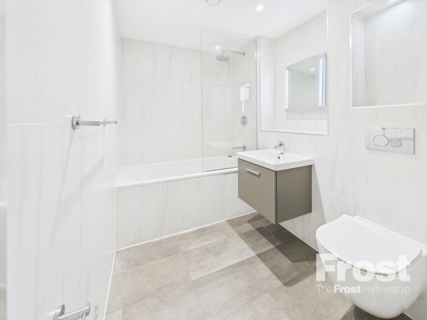 Images for Slough, Berkshire EAID:2640919782 BID:SLL