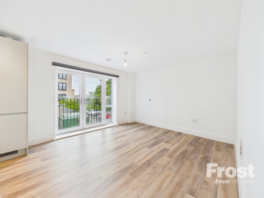 Images for Slough, Berkshire EAID:2640919782 BID:SLL