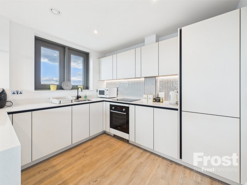 Images for Slough, Berkshire EAID:2640919782 BID:SLL