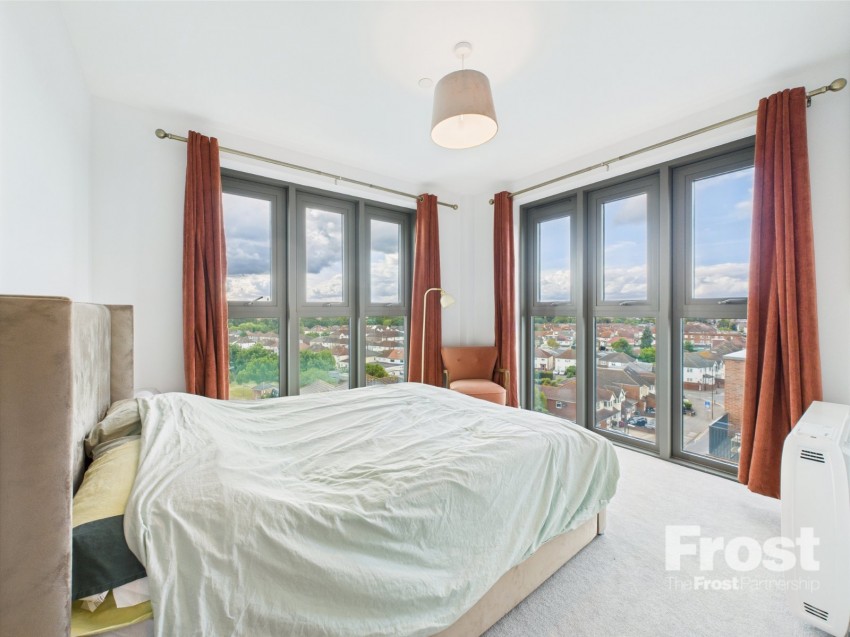 Images for Slough, Berkshire EAID:2640919782 BID:SLL