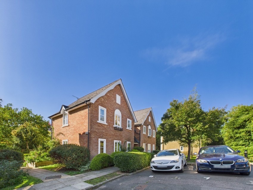 Images for Slough, Berkshire EAID:2640919782 BID:SLL