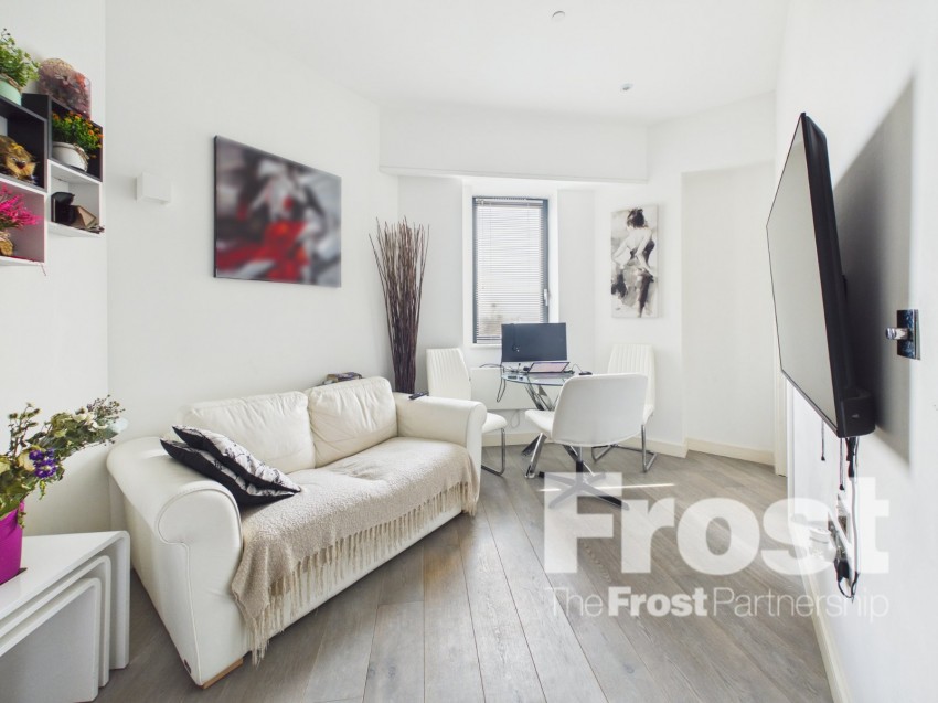 Images for Slough EAID:2640919782 BID:SLL