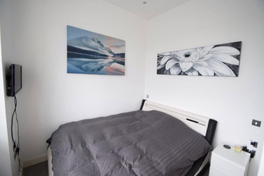 Images for Slough EAID:2640919782 BID:SLL