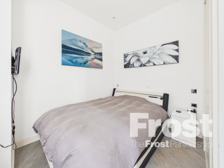 Images for Slough EAID:2640919782 BID:SLL