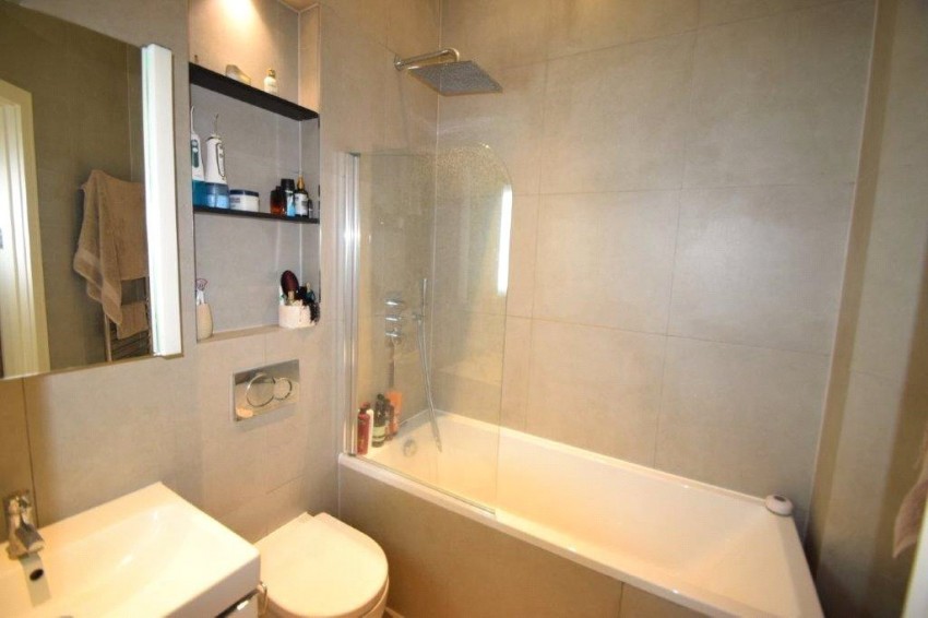 Images for Slough EAID:2640919782 BID:SLL