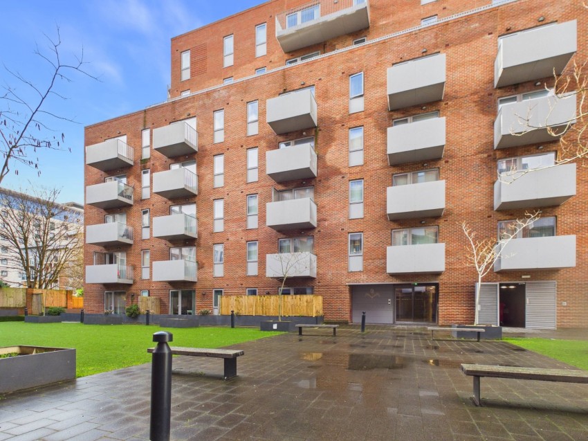 Images for Slough, Berkshire EAID:2640919782 BID:SLO