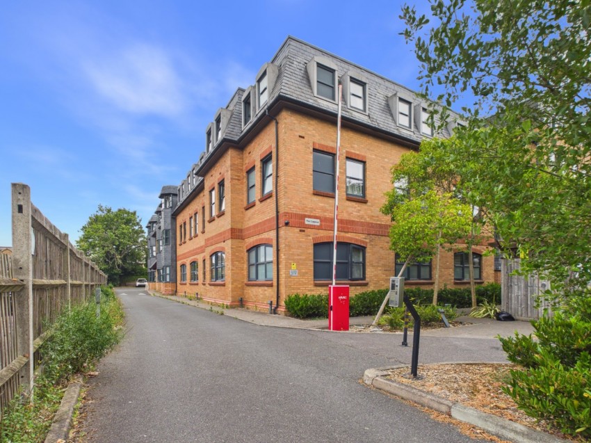 Images for Slough, Berkshire EAID:2640919782 BID:SLO