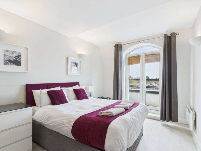 Images for Clarence Street, Staines-Upon-Thames, Surrey EAID:2640919782 BID:STA