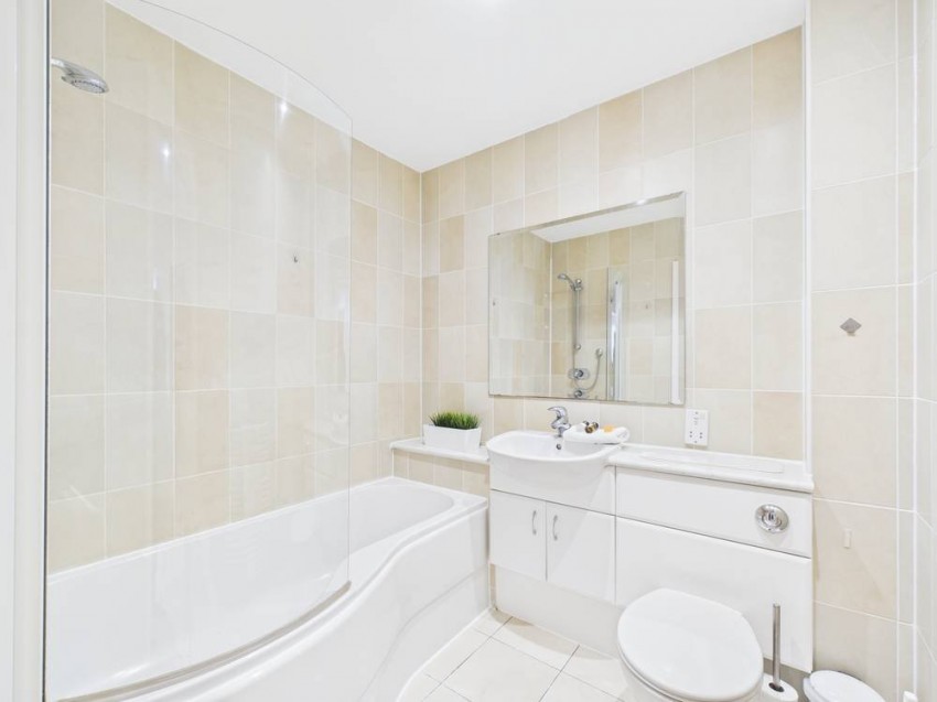 Images for Clarence Street, Staines-Upon-Thames, Surrey EAID:2640919782 BID:STA