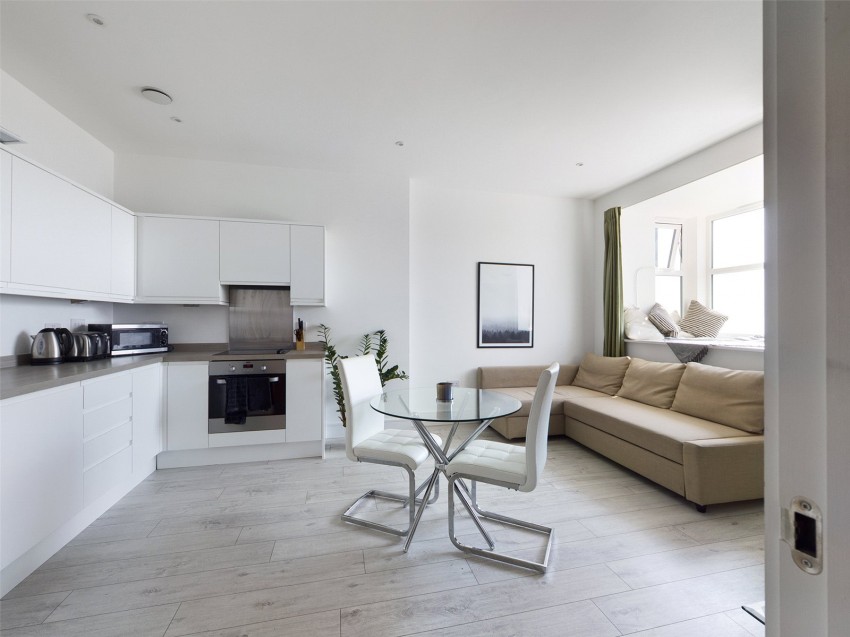 Images for London Road, 42 London Road, Staines-Upon-Thames, Surrey EAID:2640919782 BID:STL