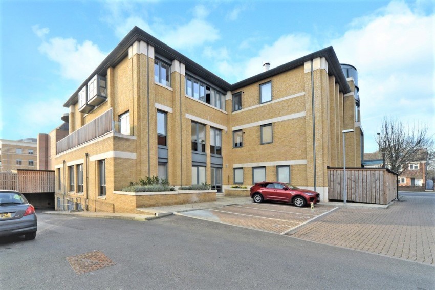 Images for London Road, 42 London Road, Staines-Upon-Thames, Surrey EAID:2640919782 BID:STL
