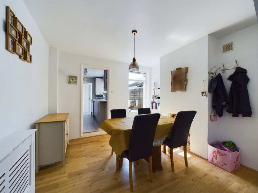 Images for Staines-upon-Thames, Surrey EAID:2640919782 BID:STA