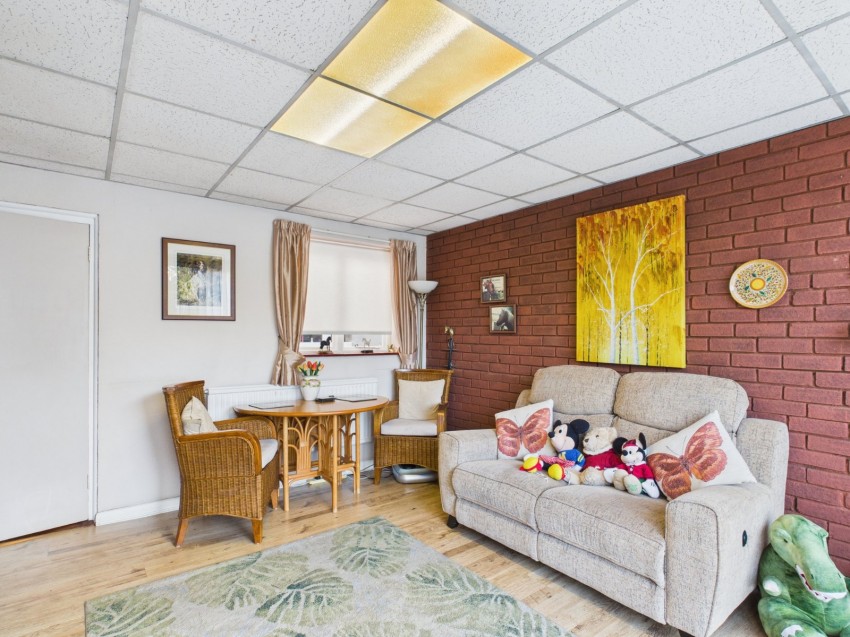 Images for Staines-upon-Thames, Surrey EAID:2640919782 BID:STA