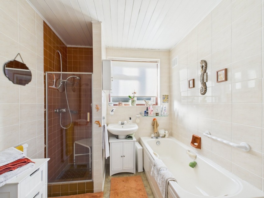 Images for Staines-upon-Thames, Surrey EAID:2640919782 BID:STA