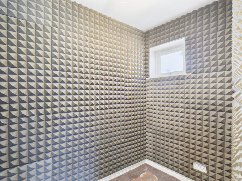 Images for Staines-upon-Thames, Surrey EAID:2640919782 BID:STA