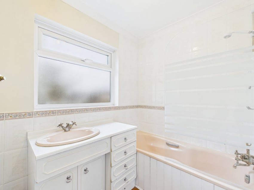 Images for Staines-upon-Thames, Surrey EAID:2640919782 BID:STA