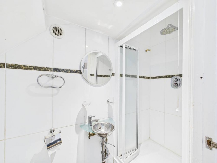 Images for Staines-upon-Thames, Surrey EAID:2640919782 BID:STA