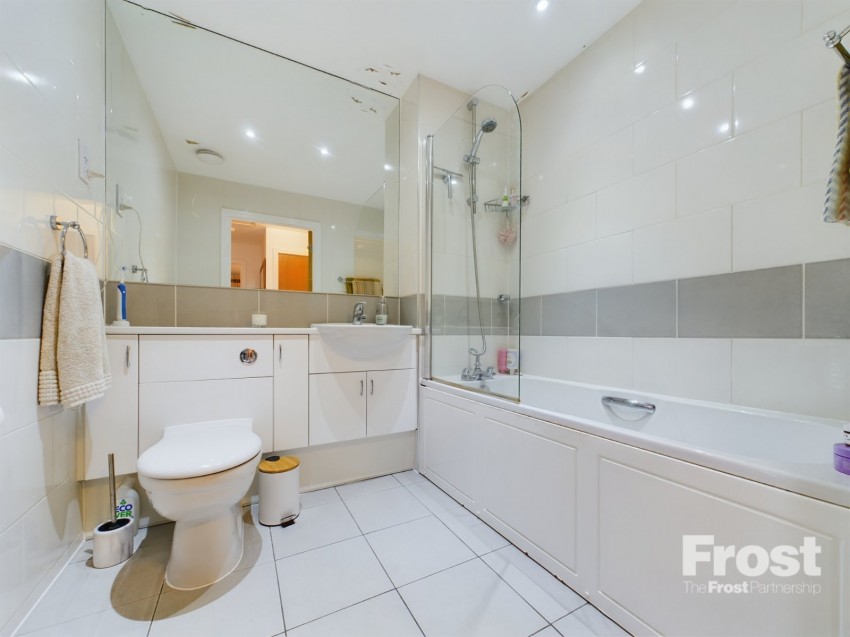 Images for Staines-upon-Thames, Surrey EAID:2640919782 BID:STL