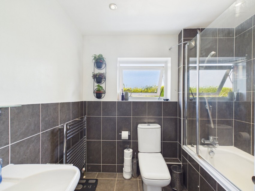 Images for Staines-upon-Thames, Surrey EAID:2640919782 BID:STA