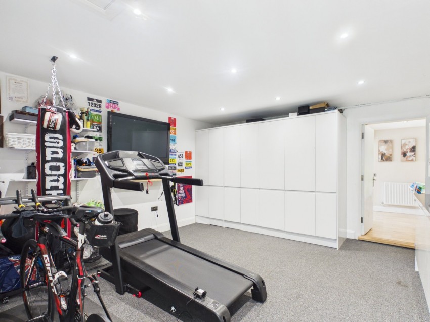 Images for Staines-upon-Thames, Surrey EAID:2640919782 BID:STA