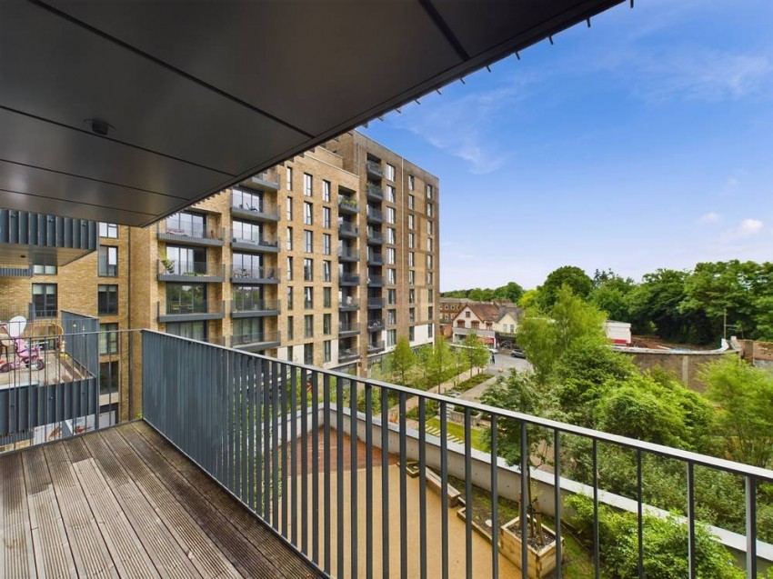 Images for Staines-upon-Thames, Surrey EAID:2640919782 BID:STA