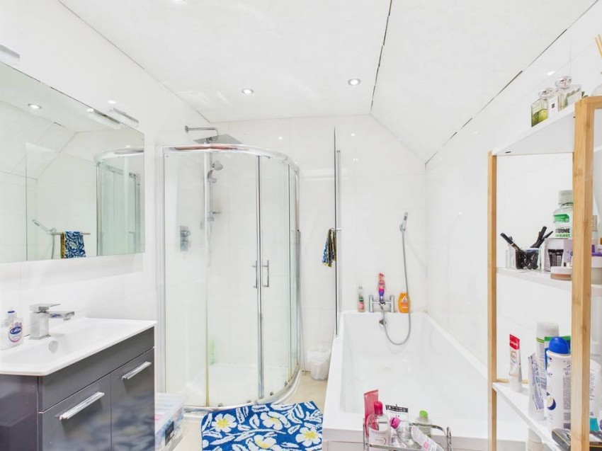 Images for Staines-upon-Thames, Surrey EAID:2640919782 BID:STA