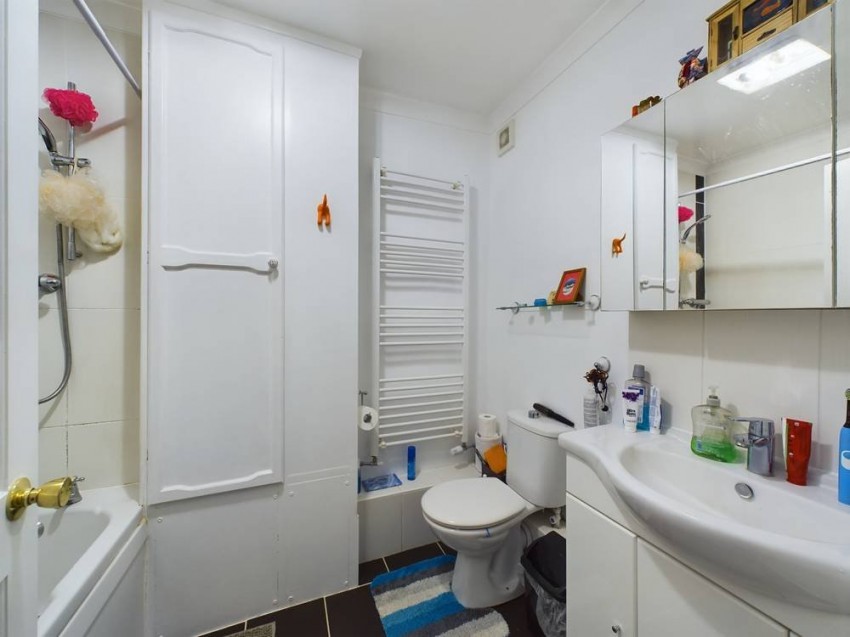 Images for Staines-upon-Thames, Surrey EAID:2640919782 BID:STA