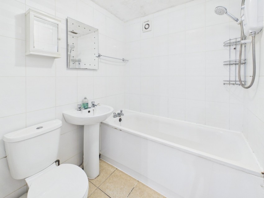 Images for Staines-upon-Thames, Surrey EAID:2640919782 BID:STA