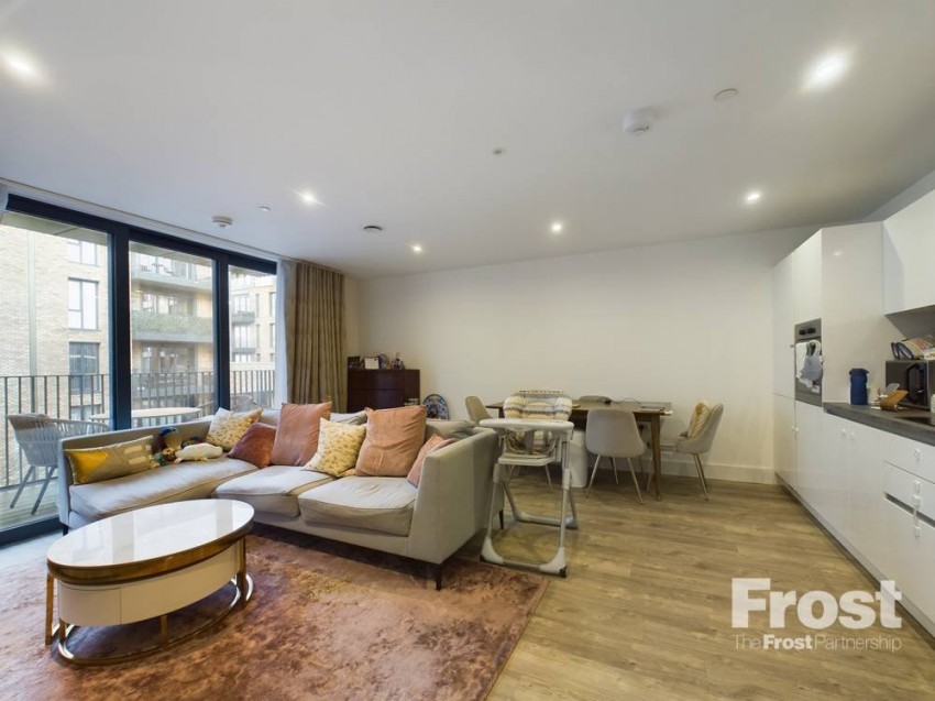 Images for Staines-upon-Thames, Surrey EAID:2640919782 BID:STA
